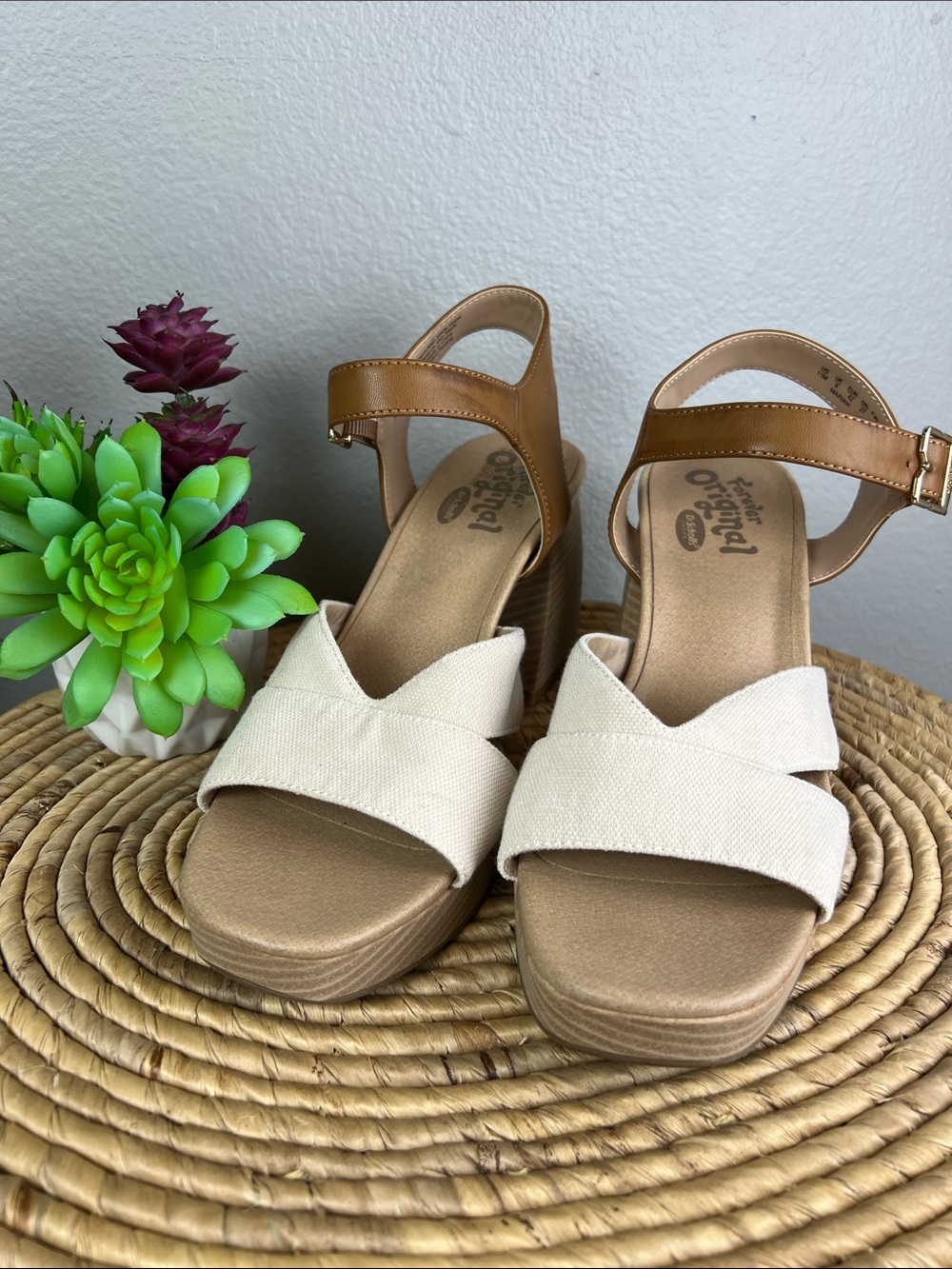 Dr. Scholl's Mariah Cream and Tan Sandals